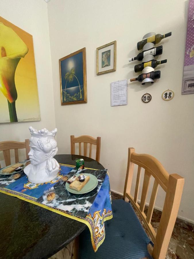 Maya'S Apartment Close To Ballaro Market And Central Station Palermo Buitenkant foto