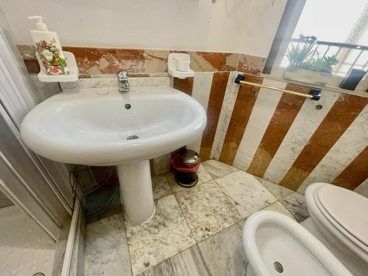Maya'S Apartment Close To Ballaro Market And Central Station Palermo Buitenkant foto